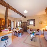 Hébergement de vacances Chateau De *