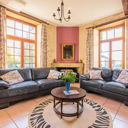 Chateau De Holiday home Gurat